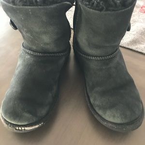 Girls size 4 Button UGGS BLACK